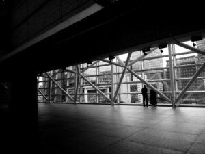 Mentoring kompetencyjny a transformacyjny – czym się różnią i który wybrać?