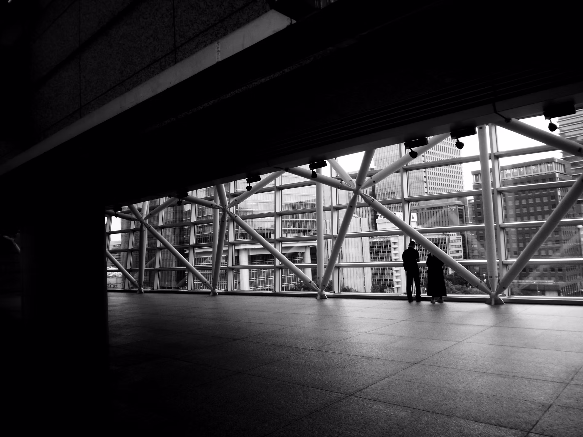 Mentoring kompetencyjny a transformacyjny – czym się różnią i który wybrać?